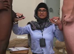 Arab twat finger-tickling Ebony vs