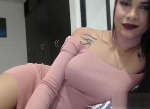hefty bazookas T-girl Taunting On webcam